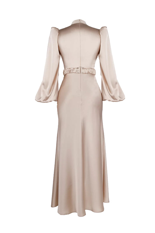 Длинное атласное помолвочное платье Destina с высоким воротником и объемными рукавами и поясом